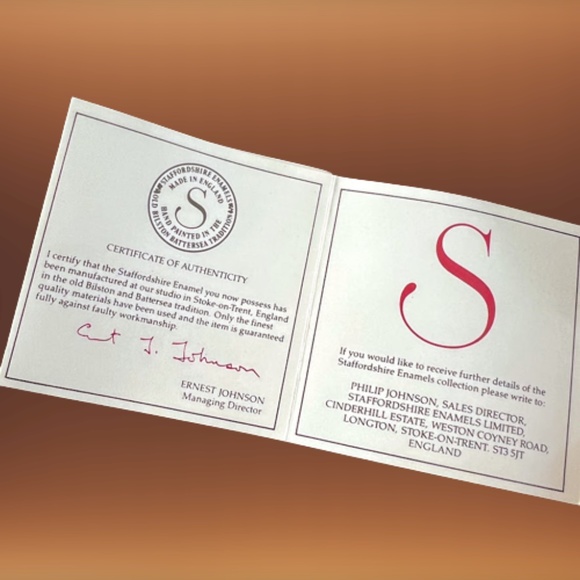 Staffordshire Enamels Pill Box - Picture 8 of 16